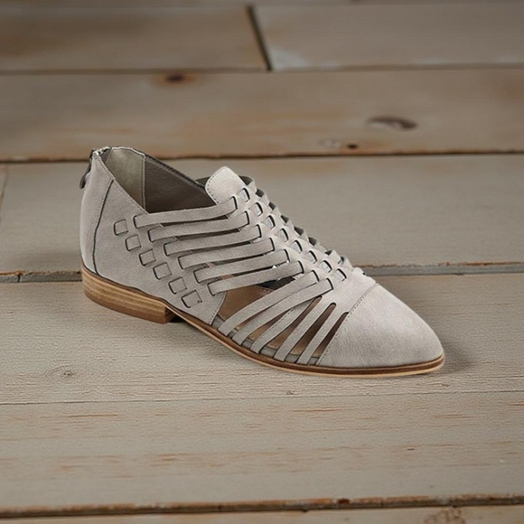 Gray Ribbed Strap Pointed Toe Loafer - Picture 2 of 4